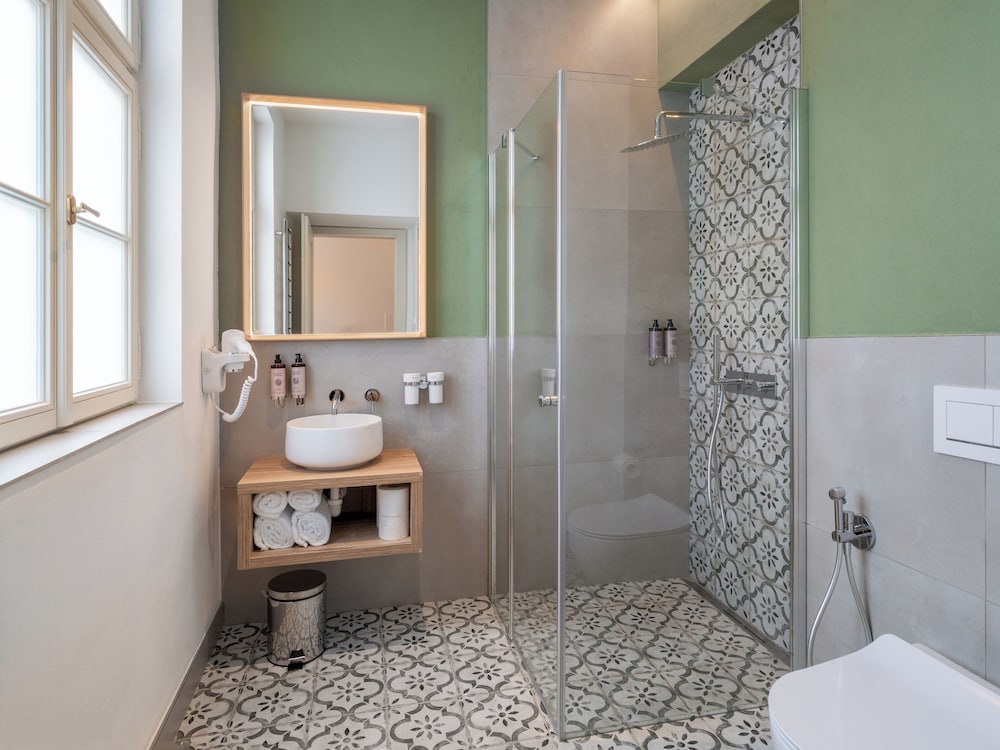 Hotel Modra Ruze 40/41