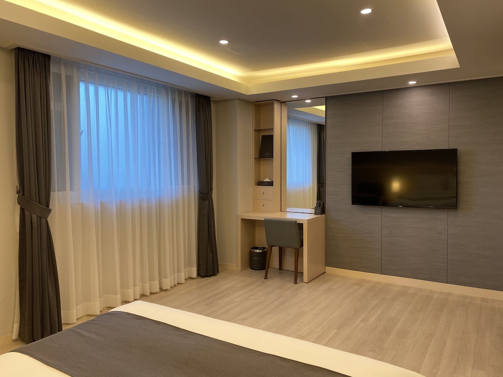 New Donghae Hotel 43/70