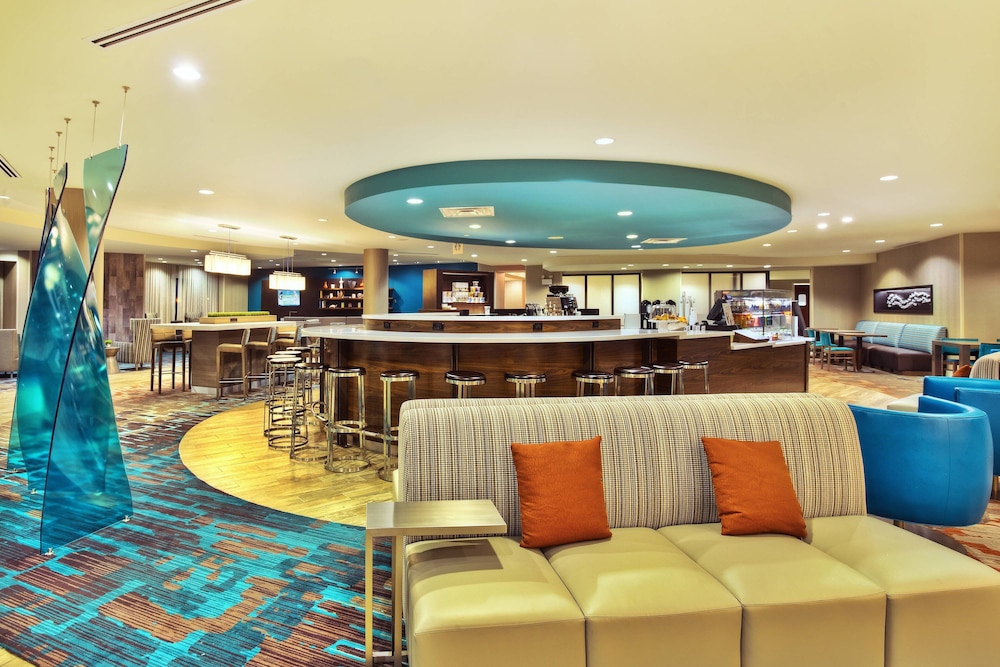 Courtyard By Marriott Gulfport Beachfront 34/45