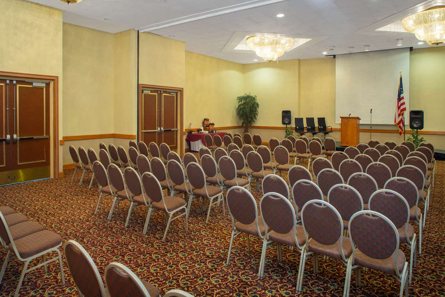 Days Inn Suites Tallahassee Conference Center I 10 Hotel 51/57