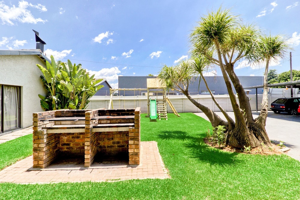 Bm Gardens Apartment Hotel 28/34