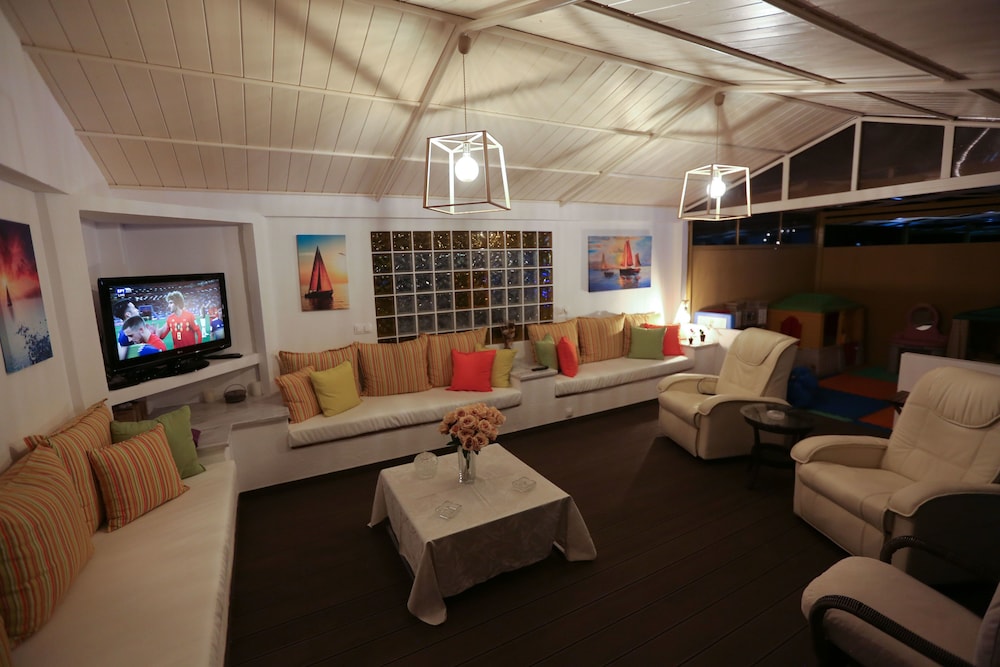 SKIATHOS ISLAND SUITES 29/50