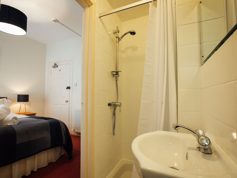 Lindholme Guest House 8/24