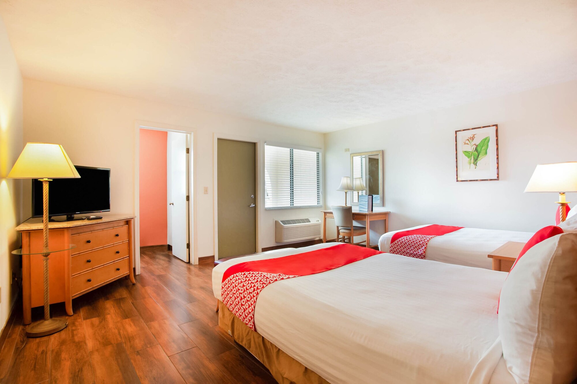غرفة بريميوم بسريرين كوين، OYO Waterfront Hotel Cape Coral/Fort Myers, FL 2/3