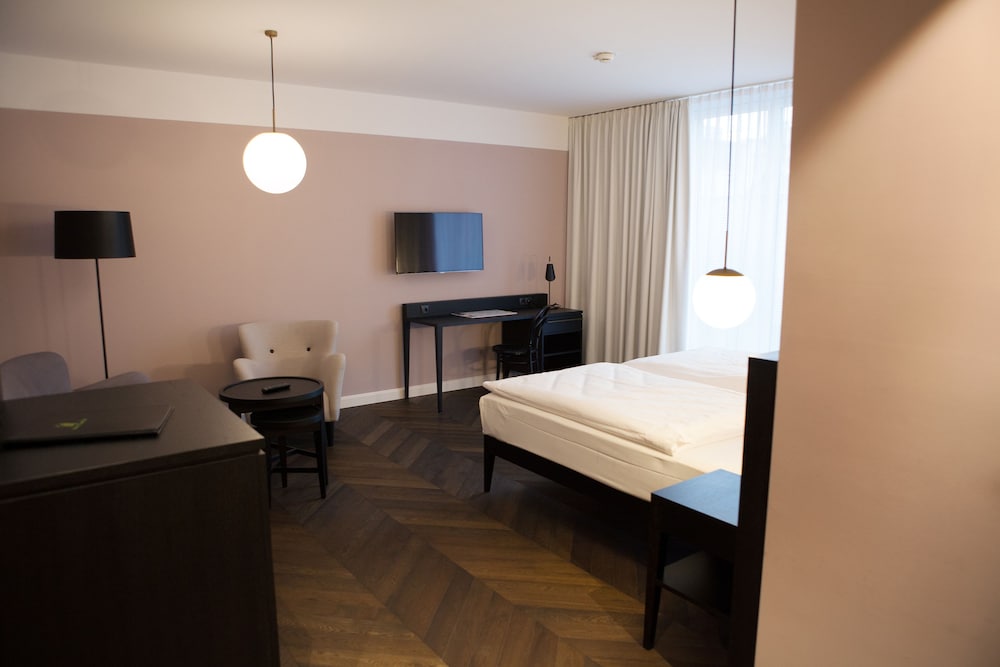 Hotel Caroline 6/60
