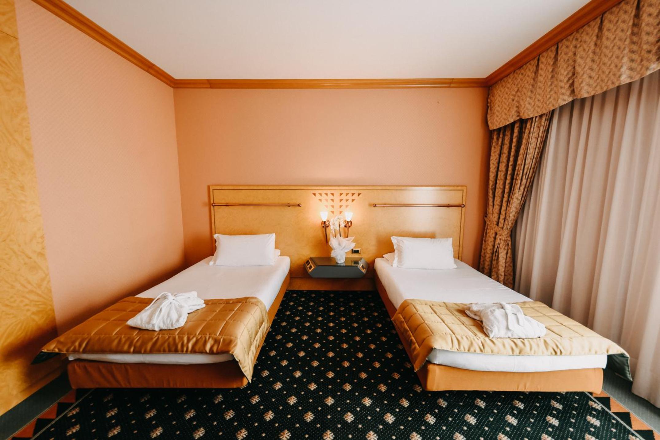 Room, Twin Beds