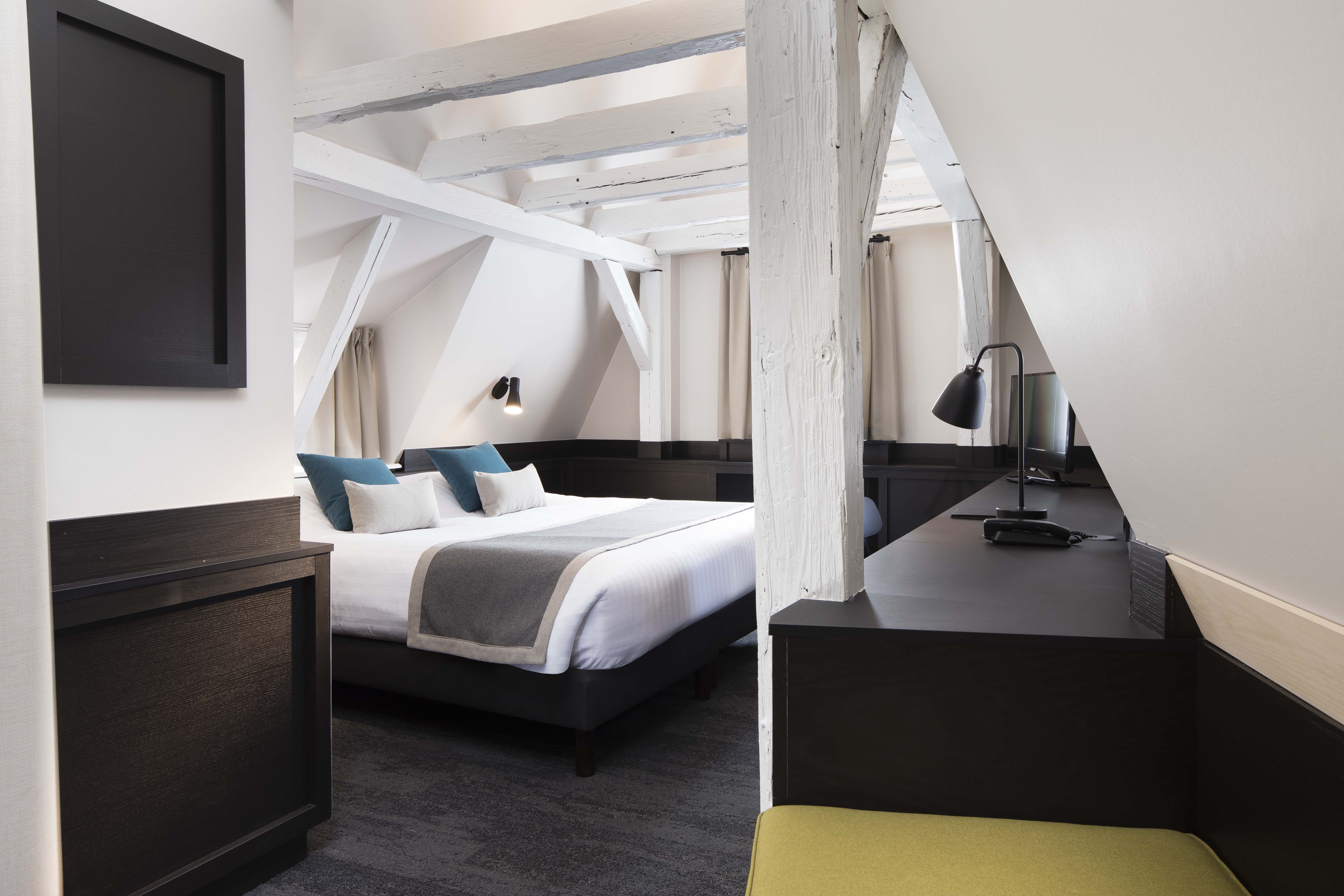 Hotel Du Dragon 17/36