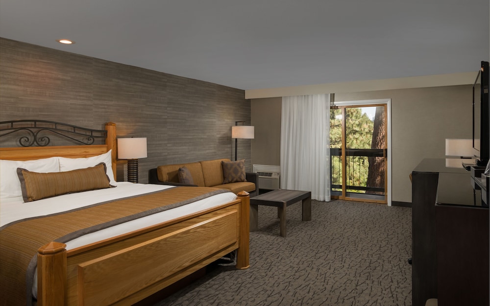 LODGE, KING BED