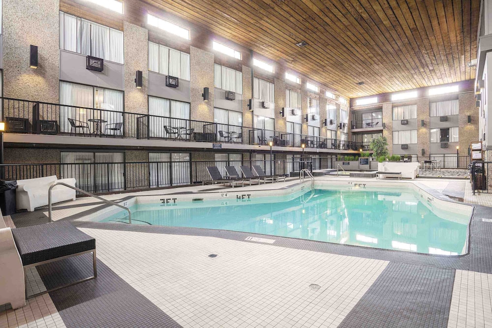 Sandman Hotel Kelowna 5/50