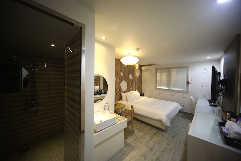 Hotel June Haeundae 33/40