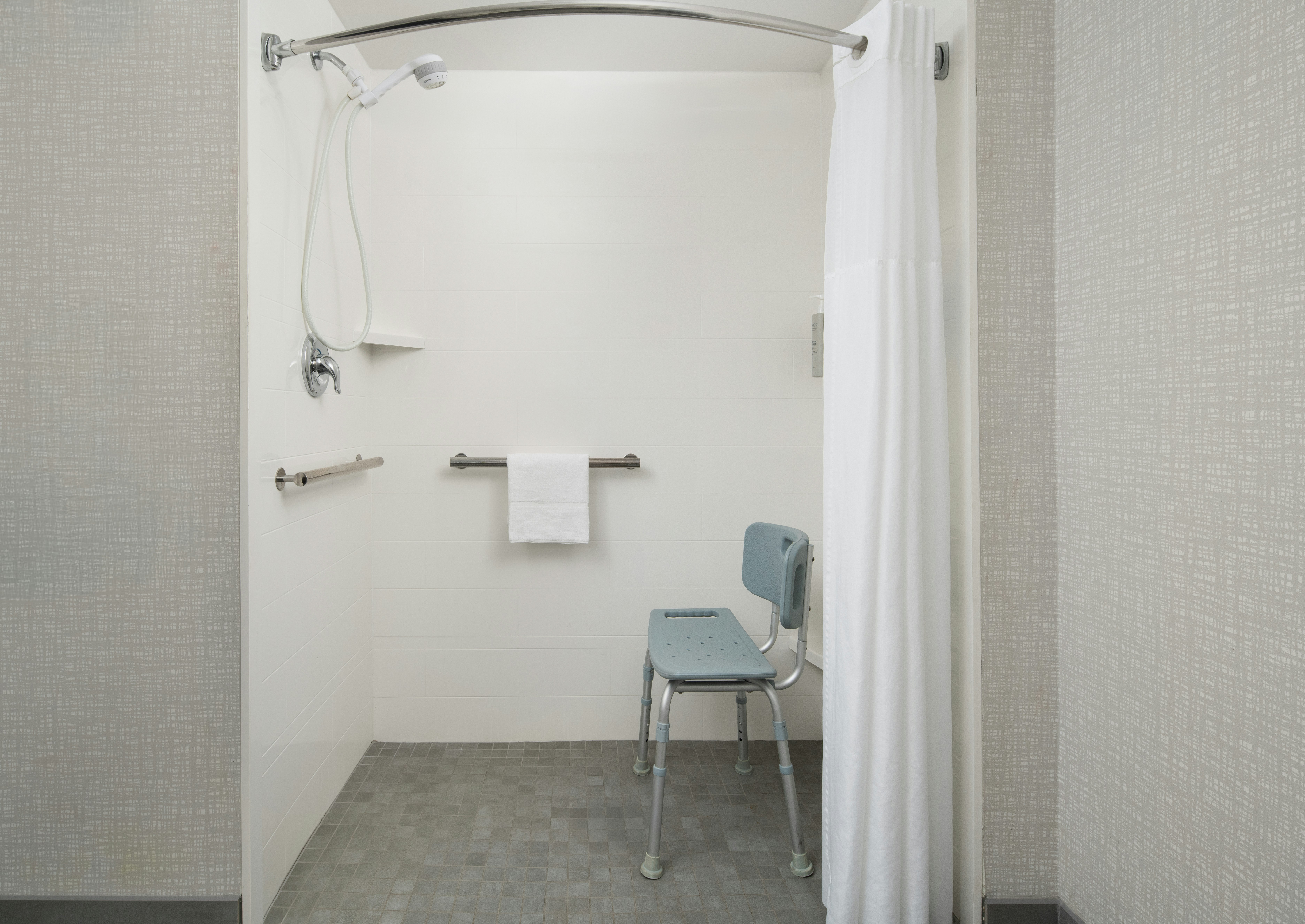غرفة بسرير كينج لذوي الإعاقة، Hampton Inn Sturbridge 4/4