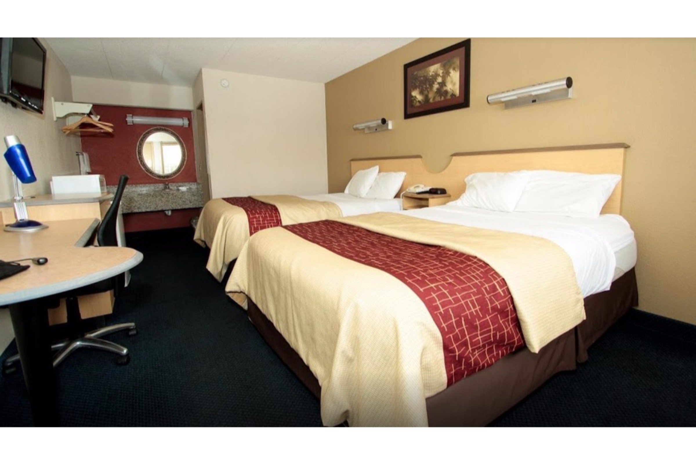 Rodeway Inn Fort Wayne near Glenbrook Square 14/18
