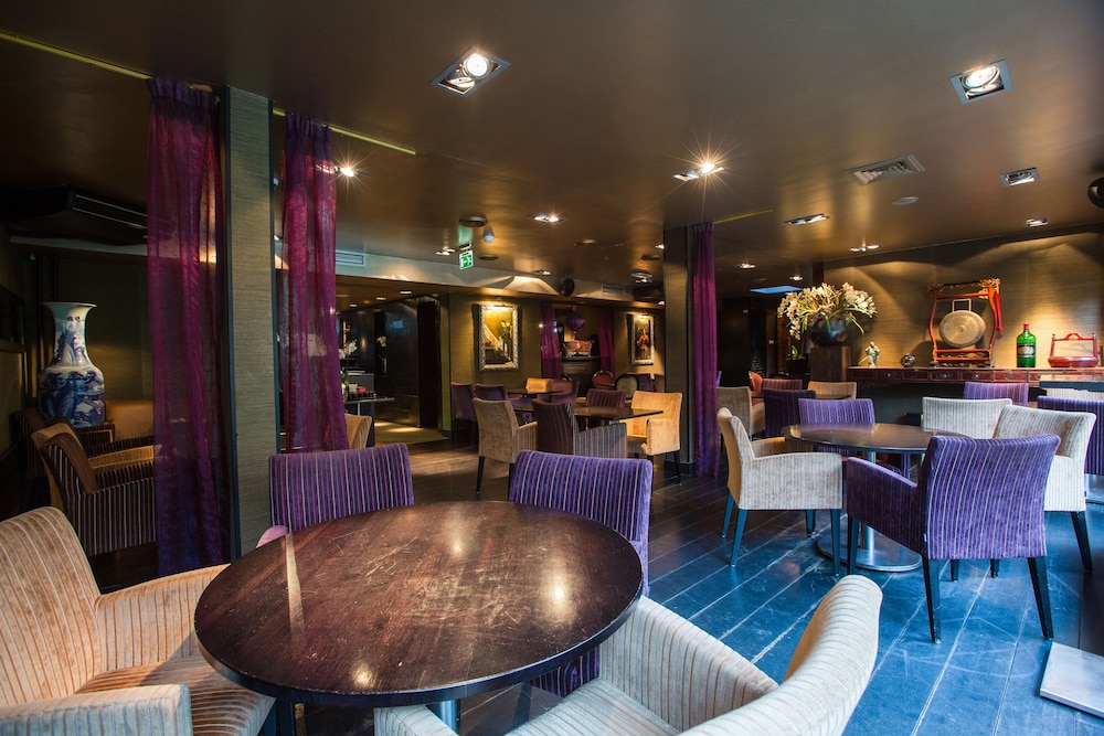 TRIANON AMSTERDAM 35/48