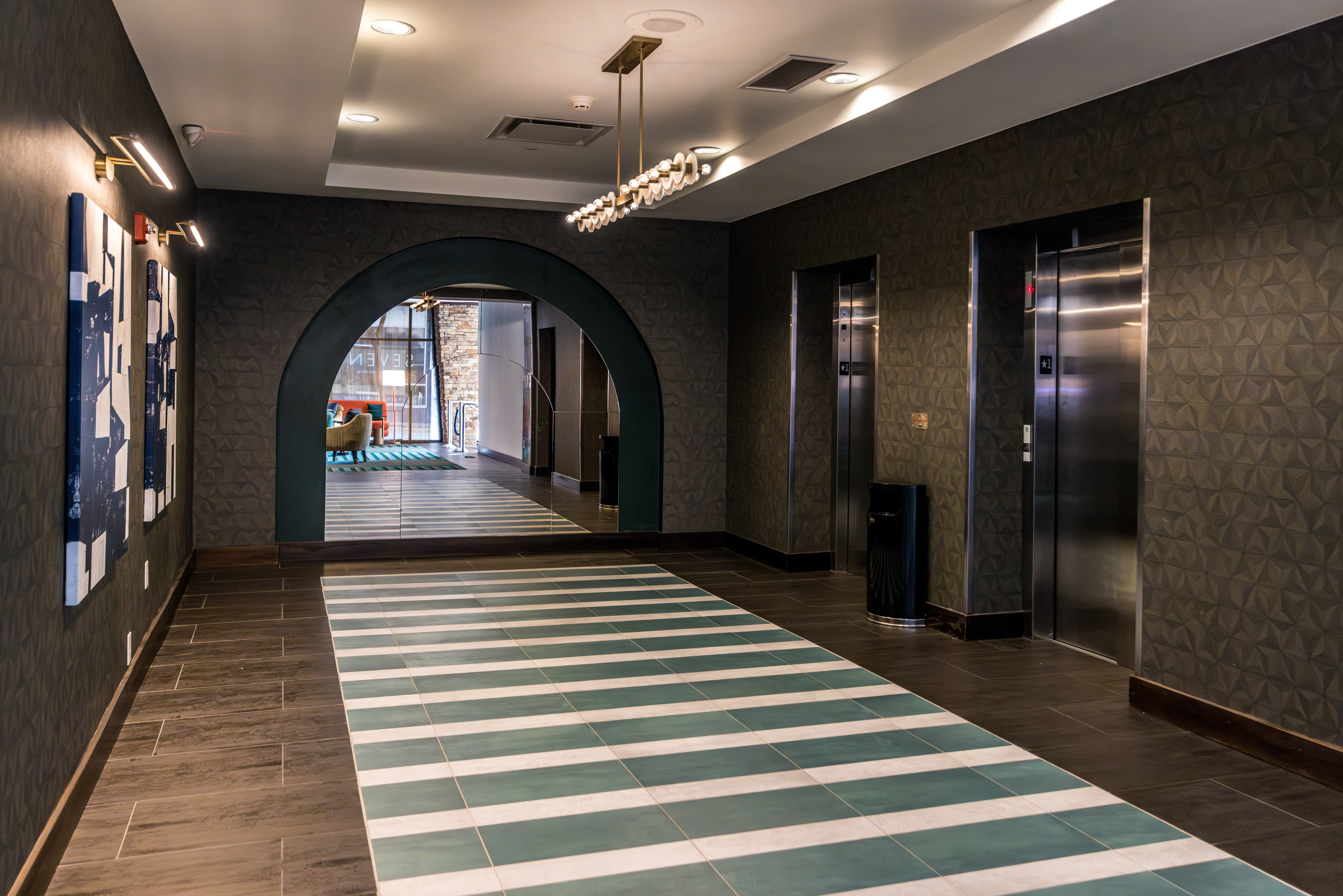 HOLIDAY INN HOTEL SUITES CINCINNATI DOWNTOWN 56/56