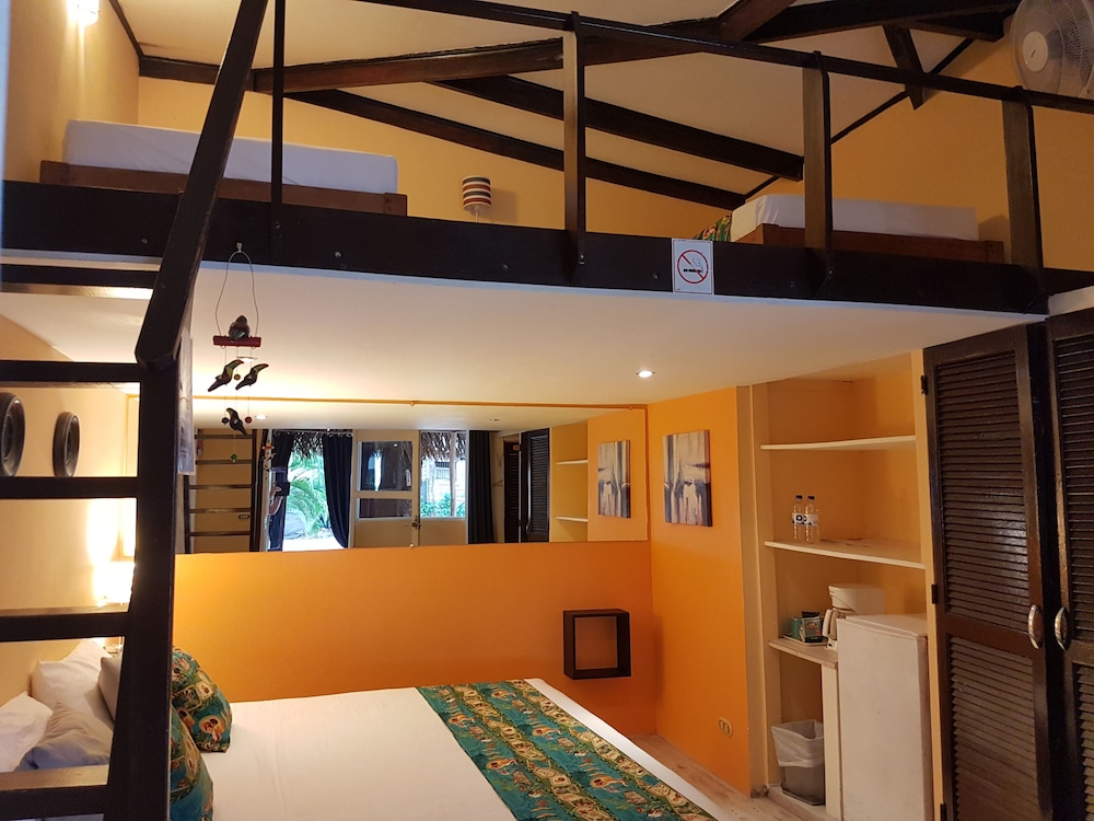 Hotel La Palapa 7/76