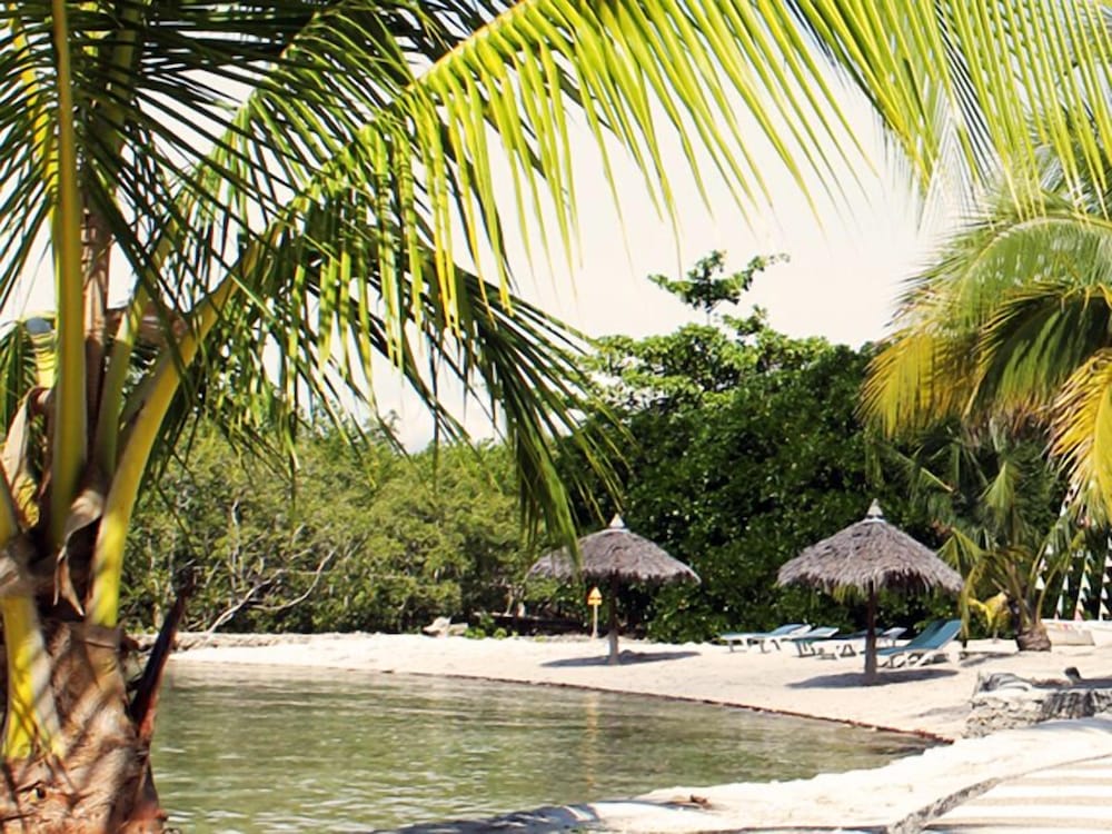 Whispering Palms Island Resort 28/40