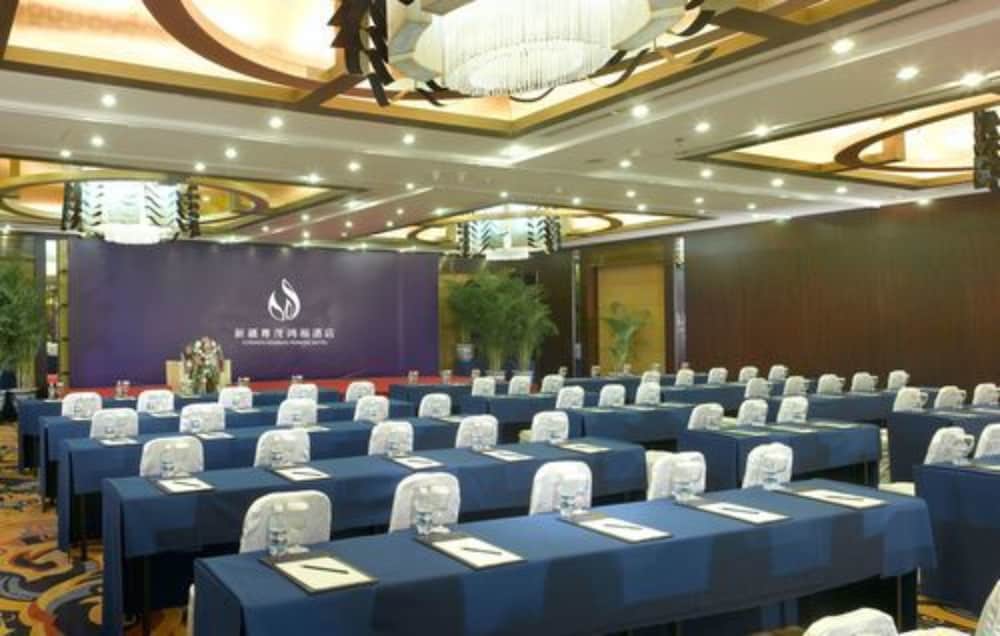 Luxemon Xinjiang Hongfu Hotel 24/30
