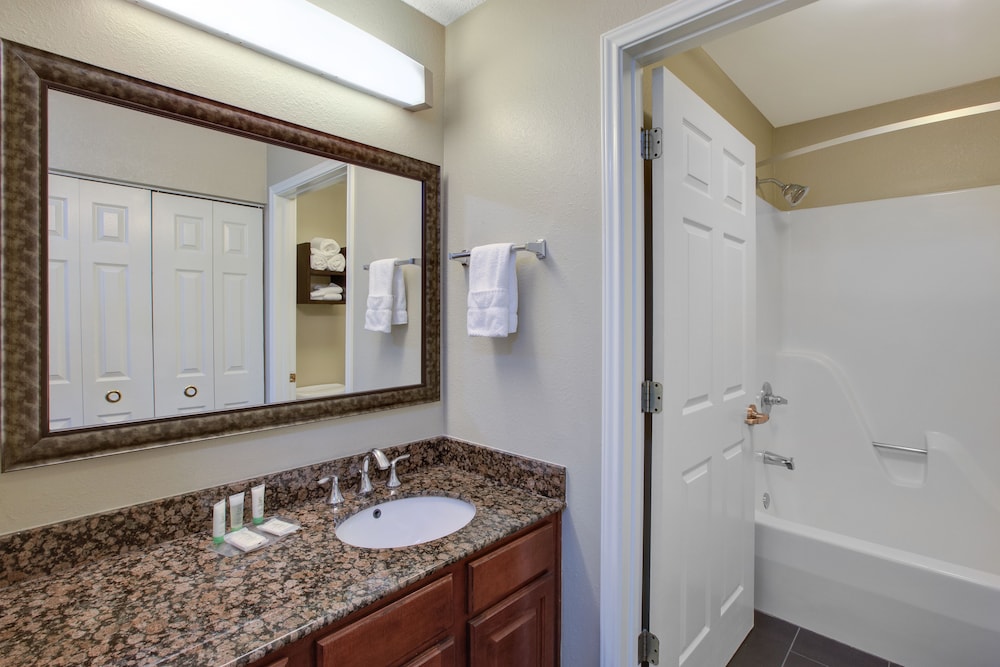 Staybridge Suites Louisville-East 16/61