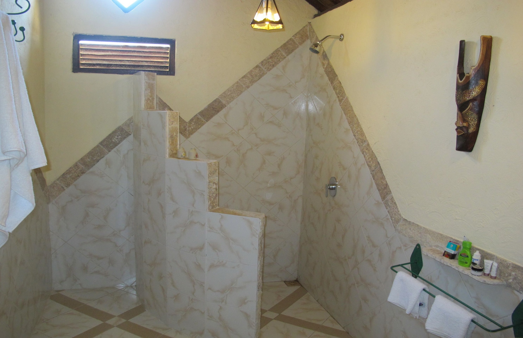 غرفة قياسية بسريرين منفصلين بإطلالة على المسبح بغرفتي نوم، Hotel Uyah Amed Spa Resort 5/5