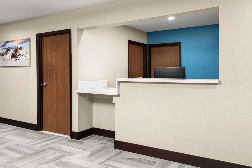Days Inn by Wyndham Washington Court House 4/33