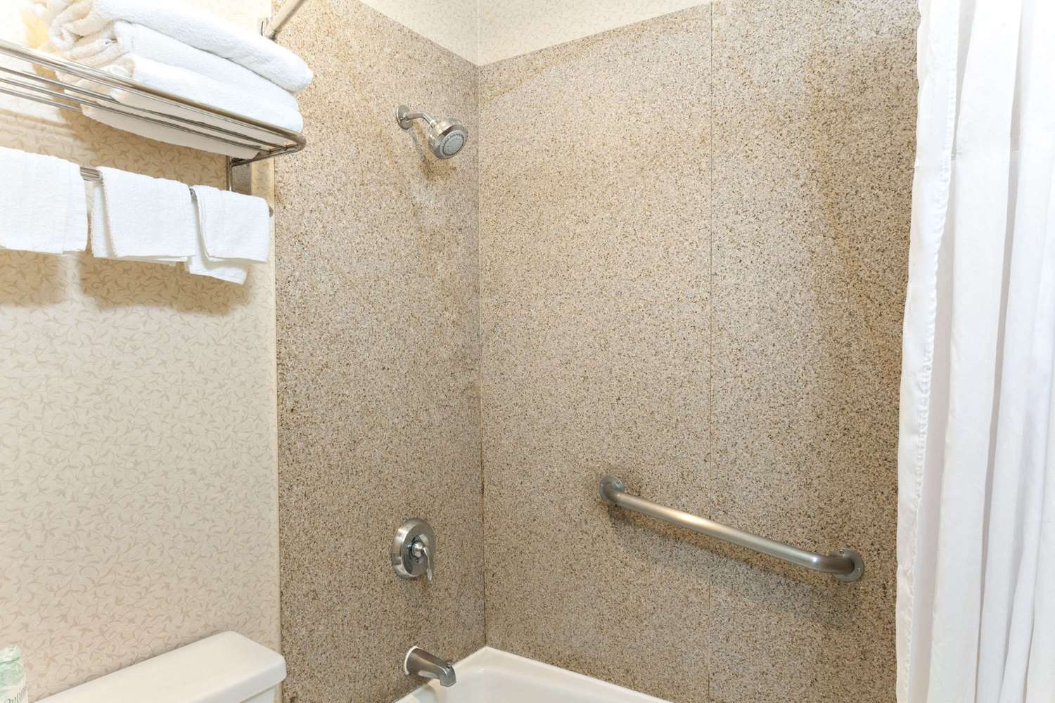 Days Inn By Wyndham Alhambra Ca 8/9
