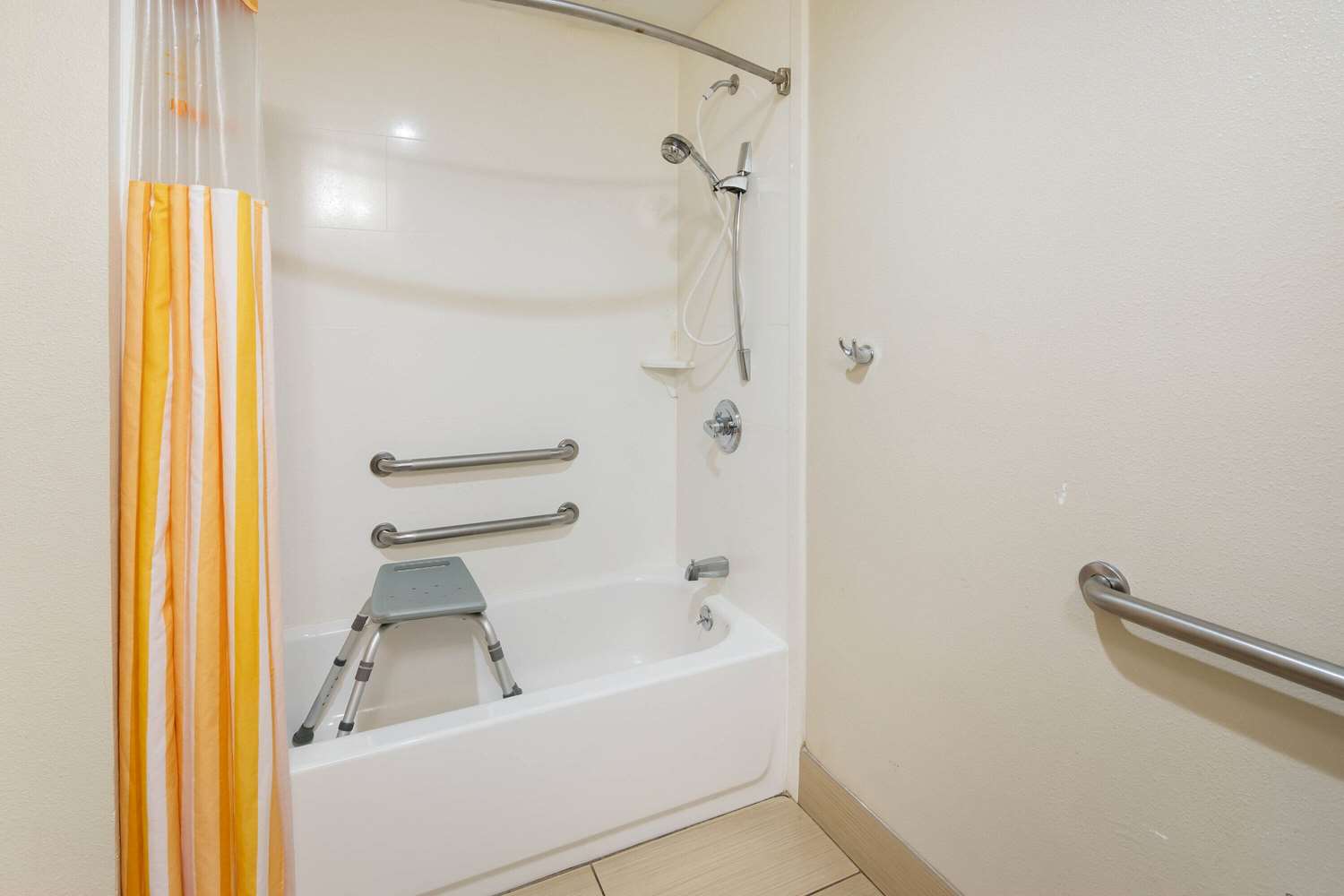La Quinta Inn and Suites by Wyndham LaGrange / I-85 25/26