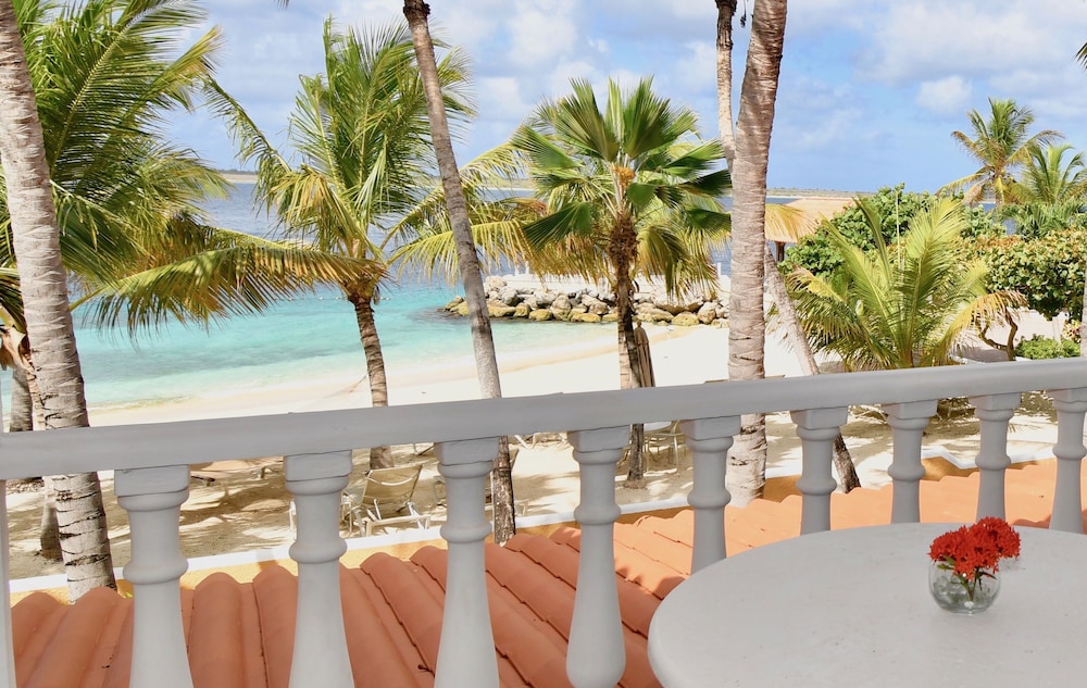 Harbour Village Beach Club 5/75