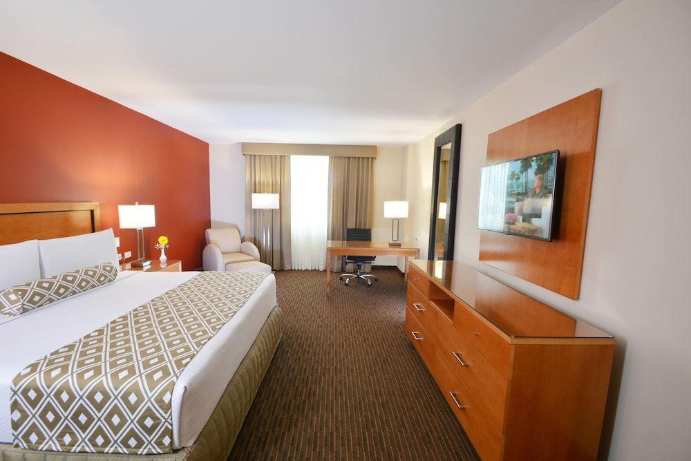 CROWNE PLAZA MONTERREY AEROPUERTO 18/75