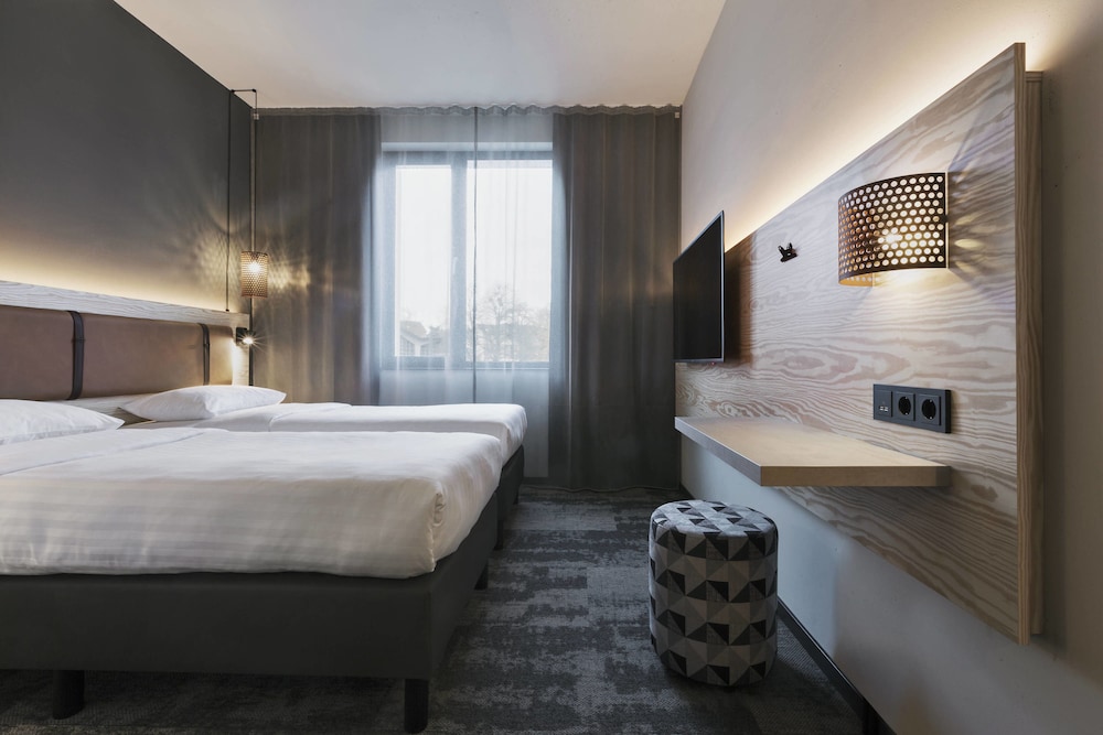 MOXY DUESSELDORF SOUTH 9/52