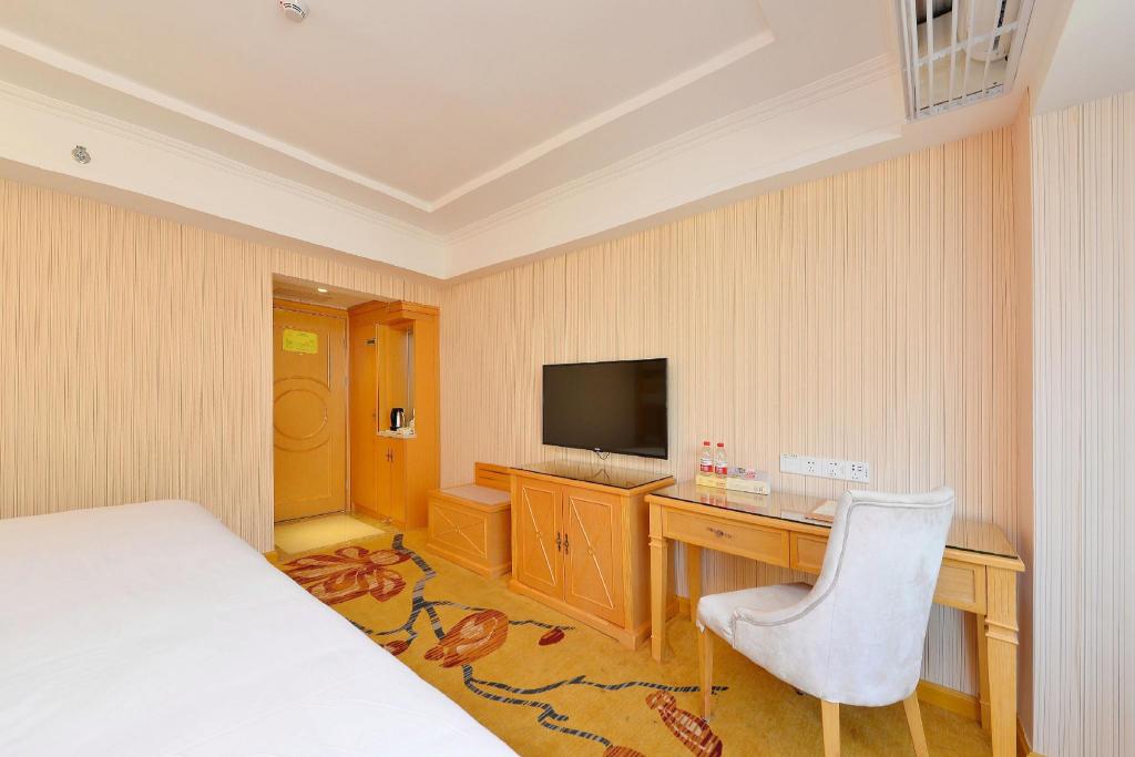 Vienna Hotel (Shenzhen Gushu Metro Station) 47/56