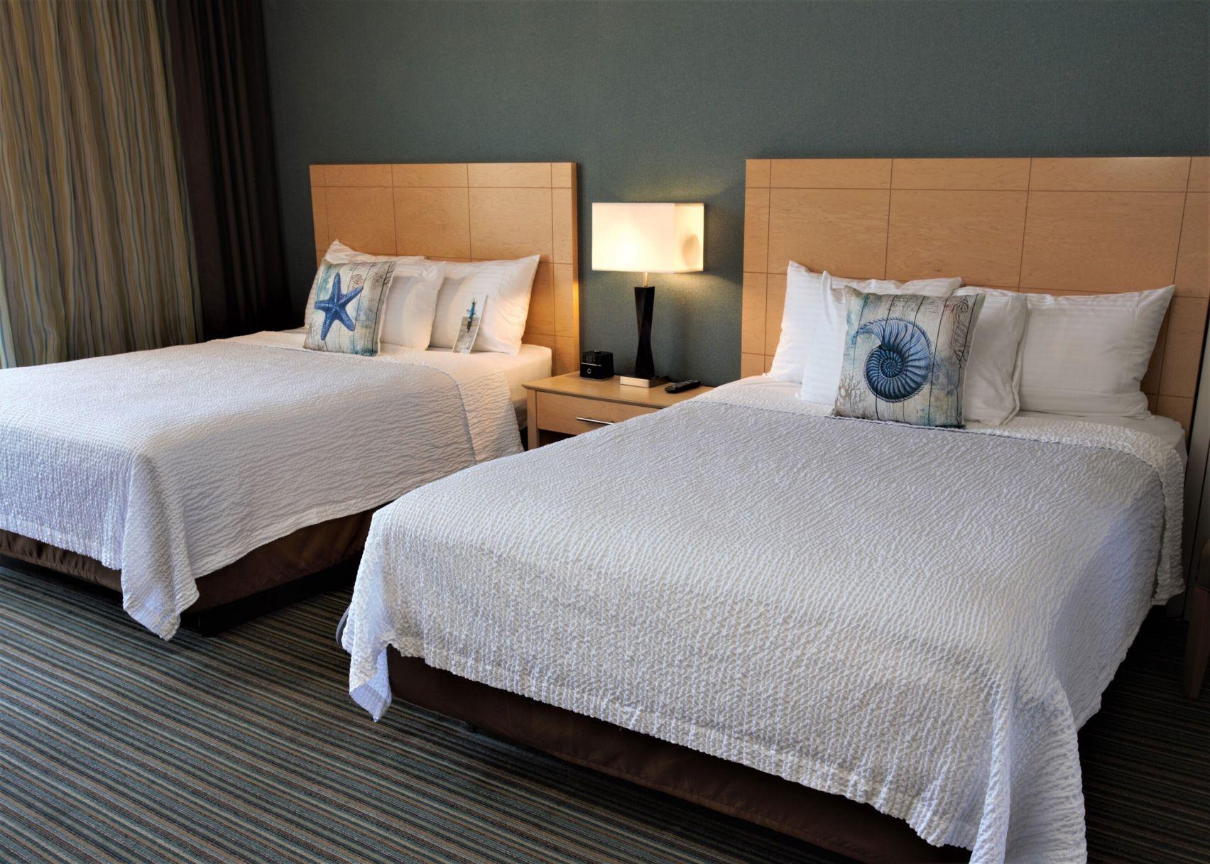 غرفة قياسية بسريرين كوين