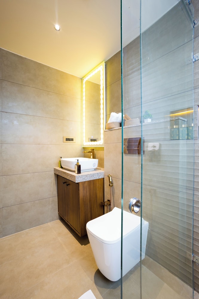 ELIVAAS Cows and Cuddles 4 BHK with Pvt Pool and Garden 68/68