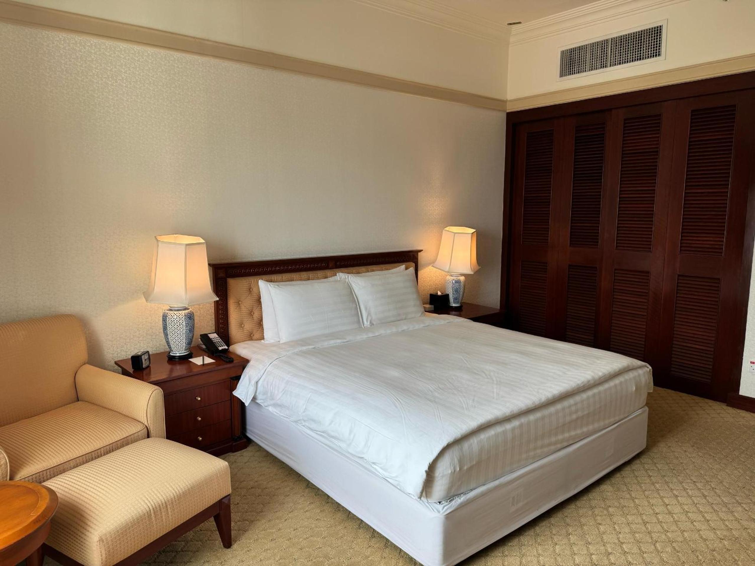 Deluxe, Suite, King Bed