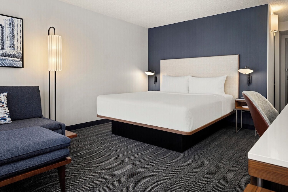 1 Bedroom, Suite, King Bed, Sofa