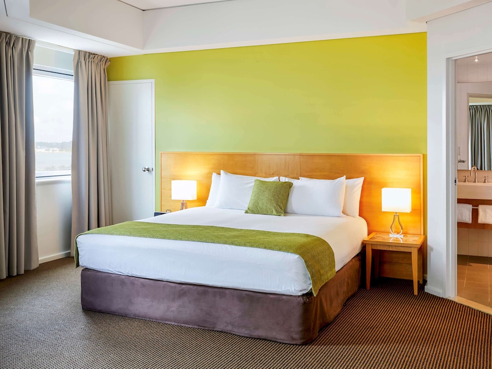 Novotel Perth Langley 24/68