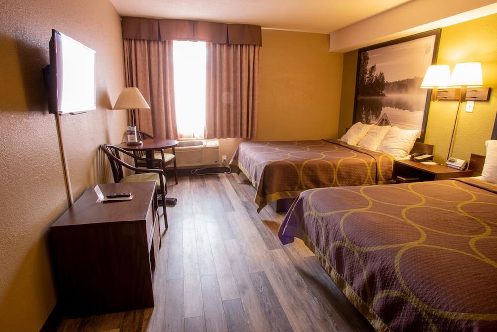 Super 8 By Wyndham Mississauga 6/22