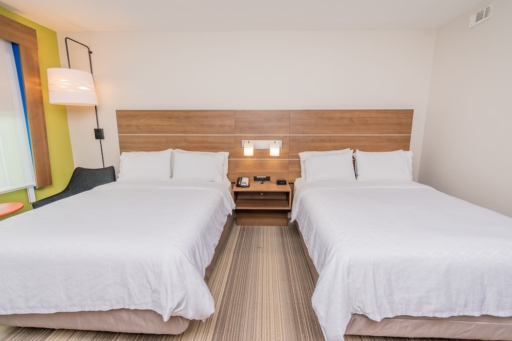 Holiday Inn Express Suites Houston Iah Beltway 8 23/65
