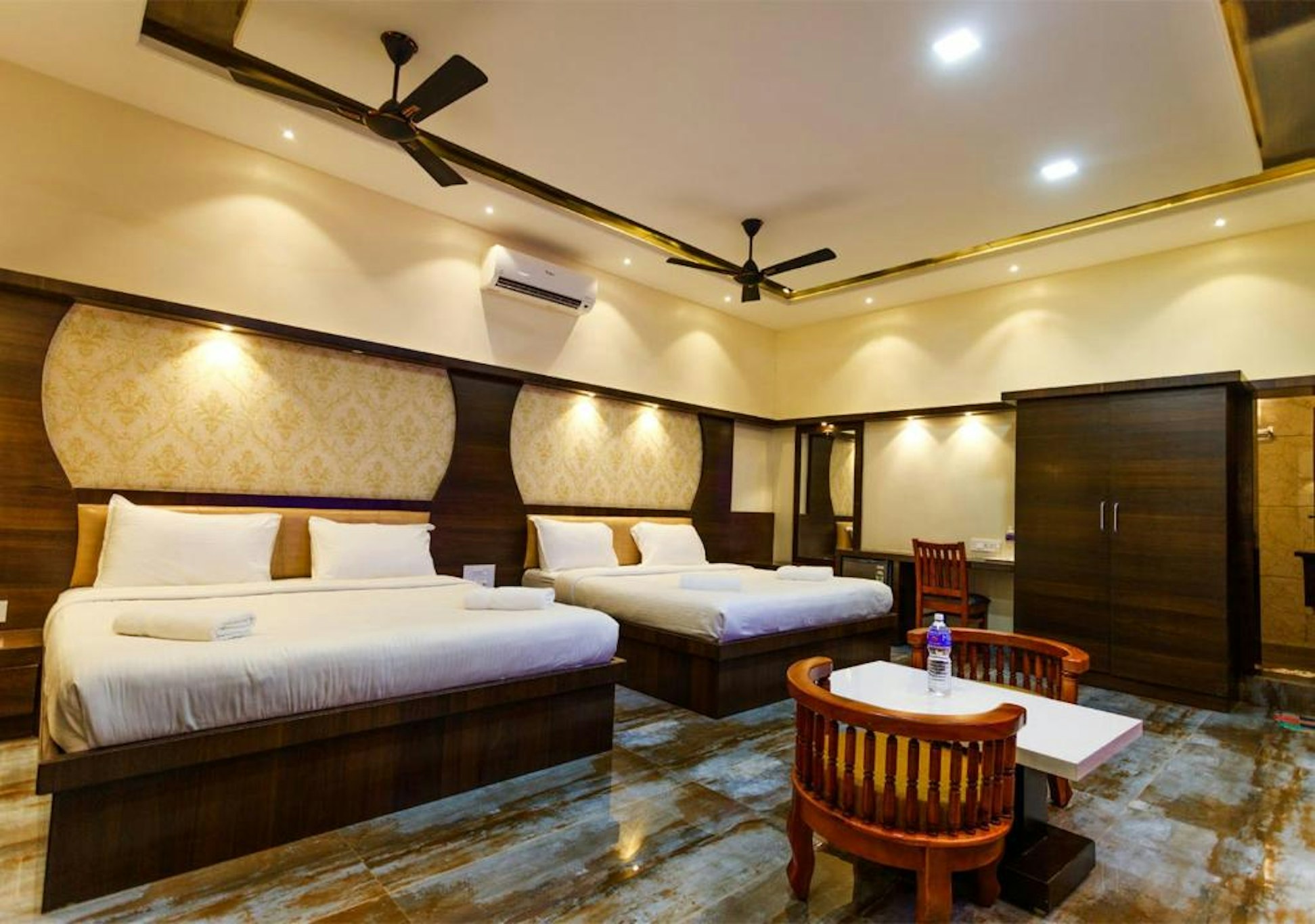 Cottage, Suite