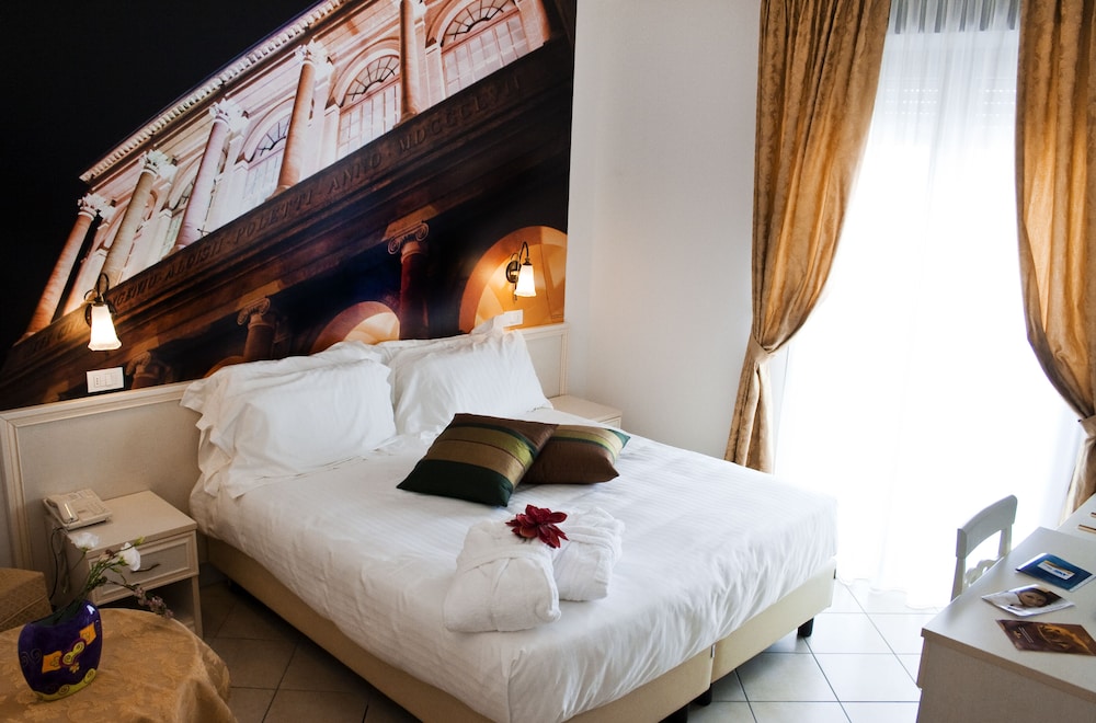 Hotel Sovrana 19/50