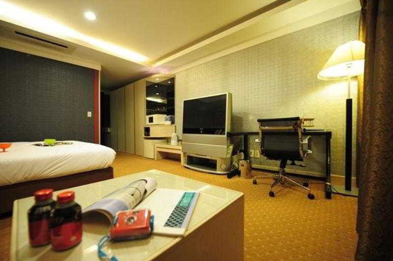 Metro Tourist Hotel 10/31