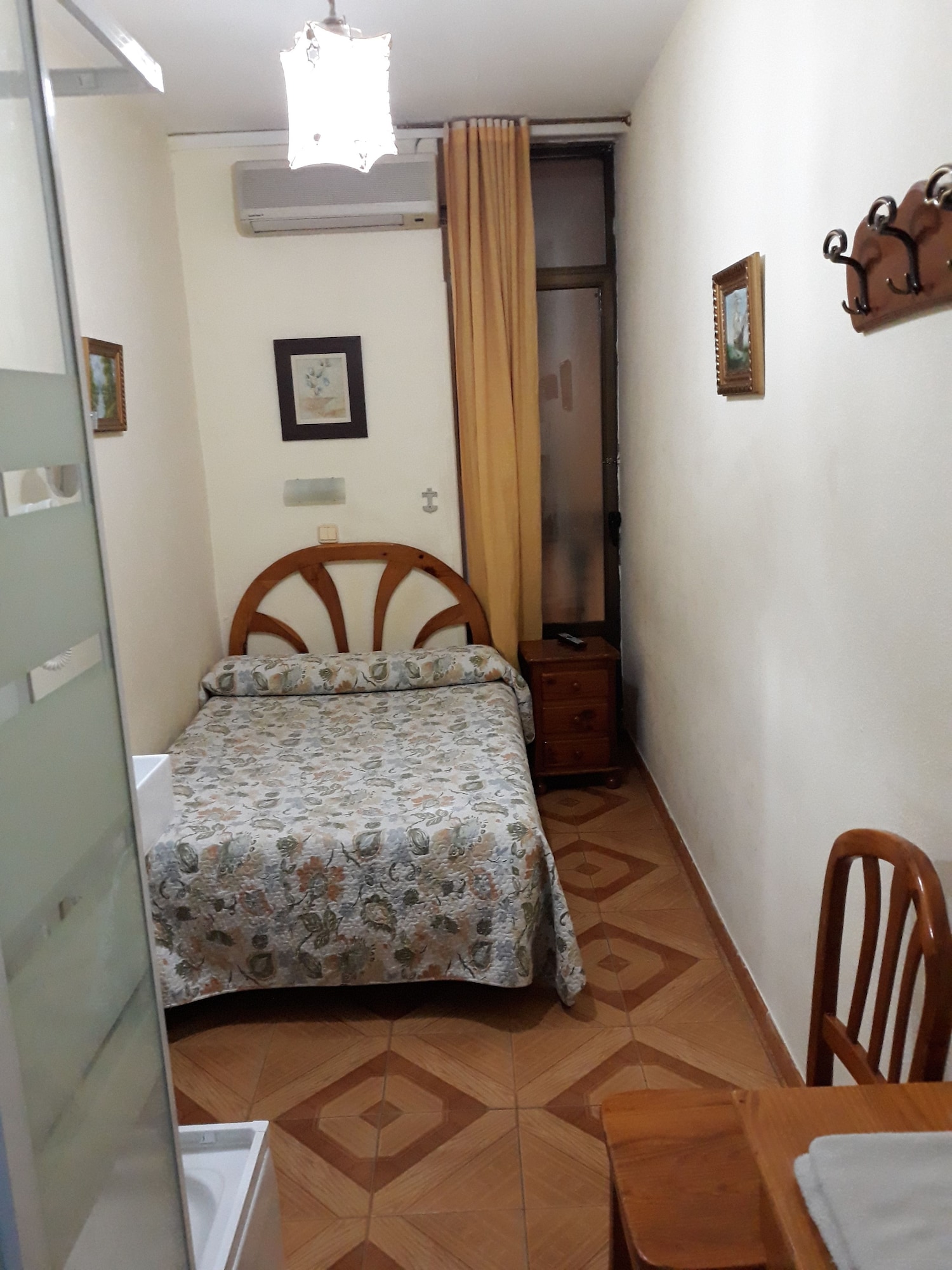 BASIC, SINGLE, SHARED BATHROOM
