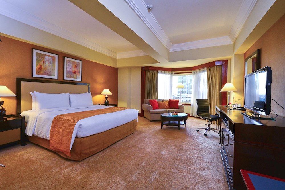 Diamond Hotel Philippines 22/68