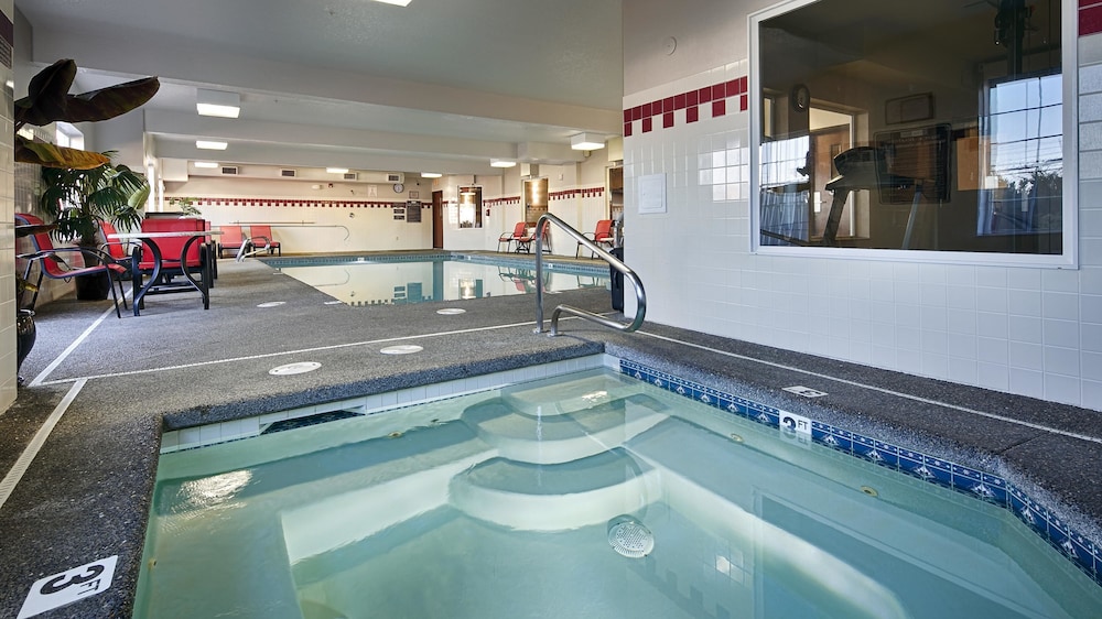 Best Western Plus Park Place Inn & Suites 6/76