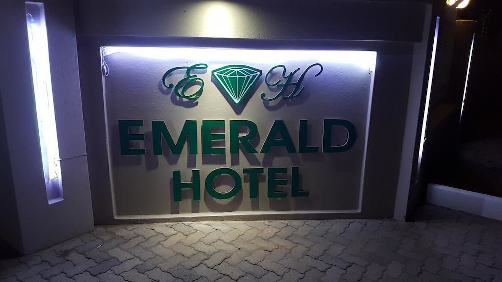 Emerald Hotel 22/32