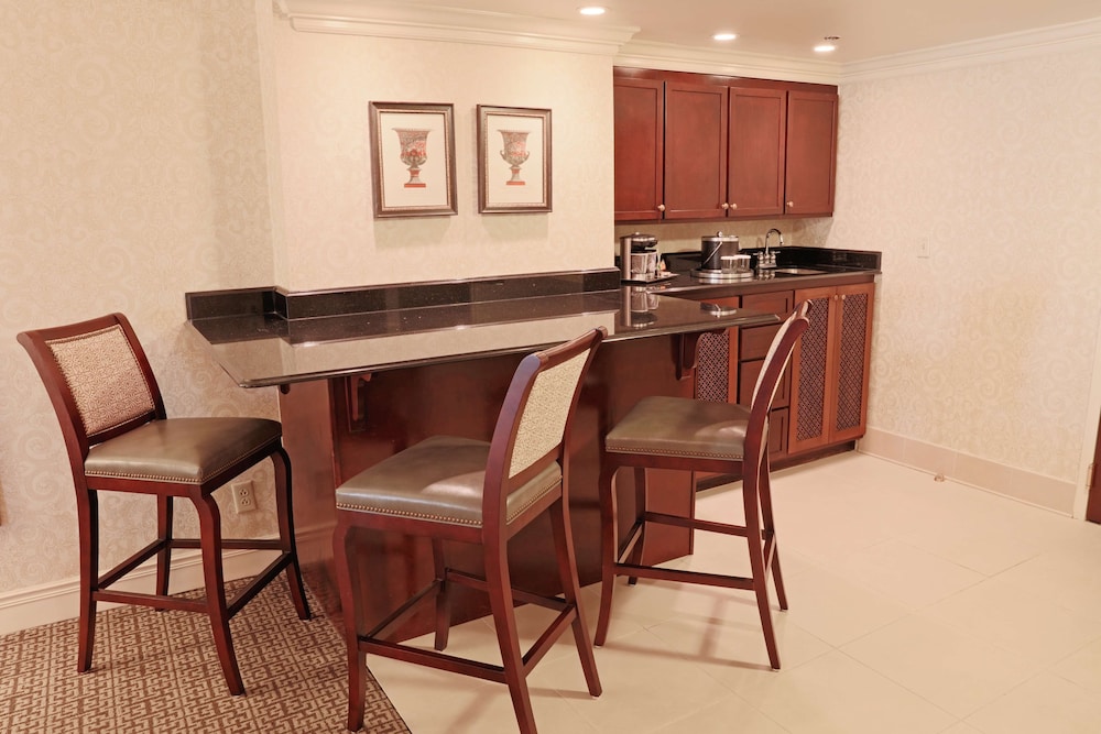 Hotel Roanoke Conference Ctr Curio Collection By Hilton 55/58