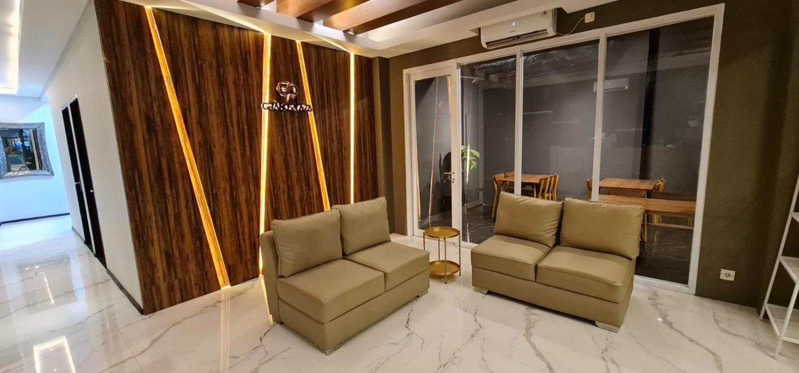Grand Plaza Boutique Hotel 27/31