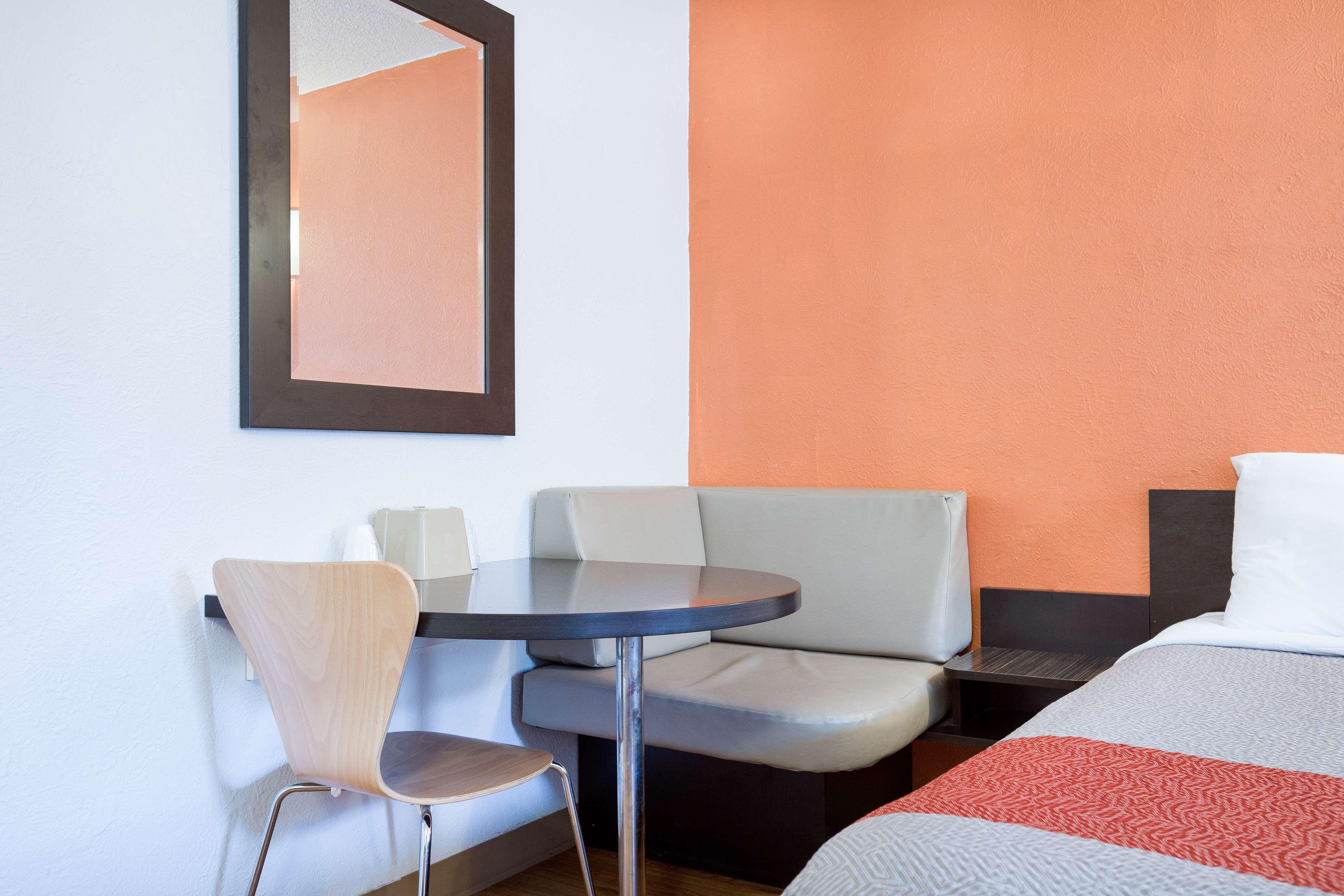 Americas Best Value Inn Lincoln, IL 20/28