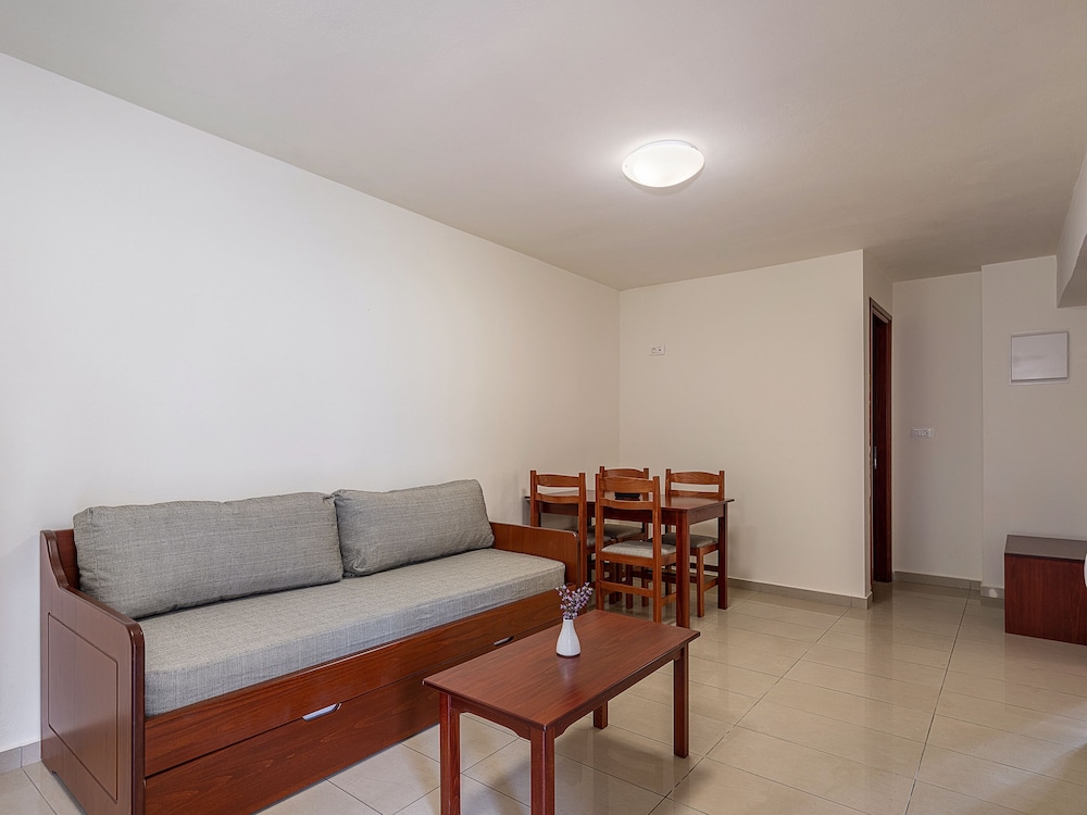 Artemis Hotel Apartments 32/50