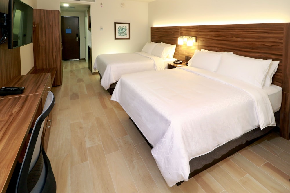 Holiday Inn Express And Suites Playa Del Carmen 13/74