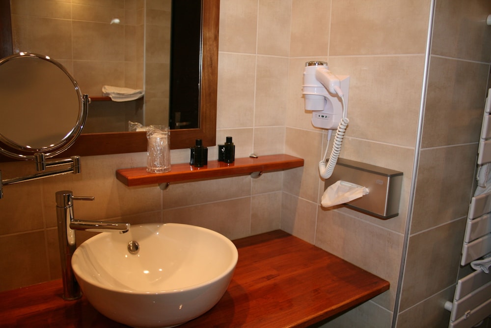 Hotel The Originals Super-Besse Est Auberge de la Petite Ferme 30/31